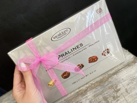 Pralines Chocolates Online now